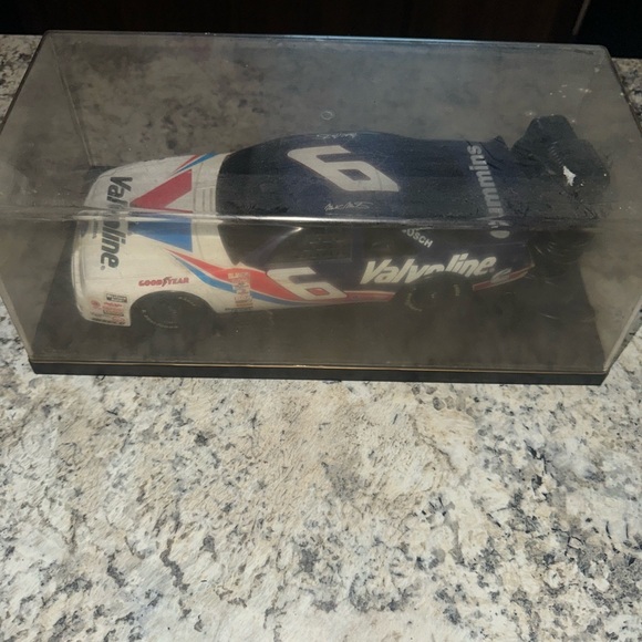 NASCAR 1/18 Remote Control Racer Valvoline #6 Mark Martin - Picture 4 of 4